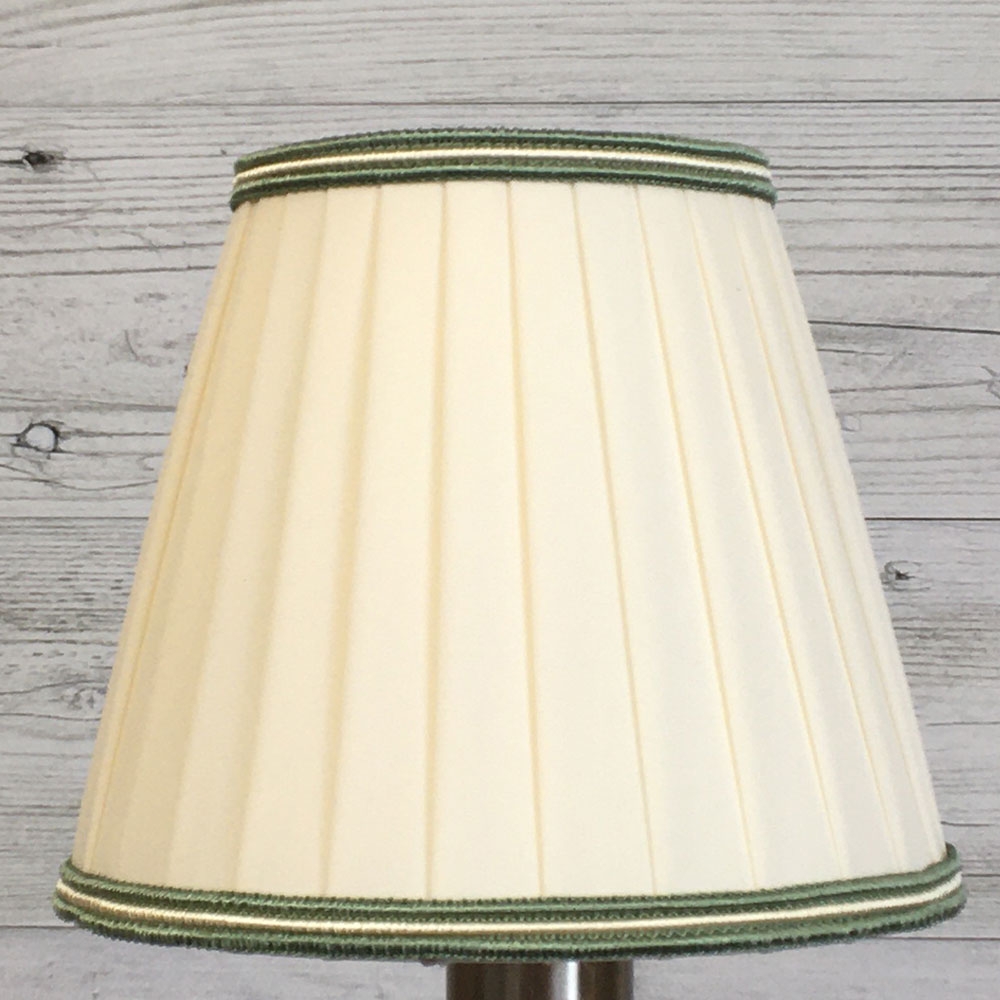 Pleated Candle Cream & Green